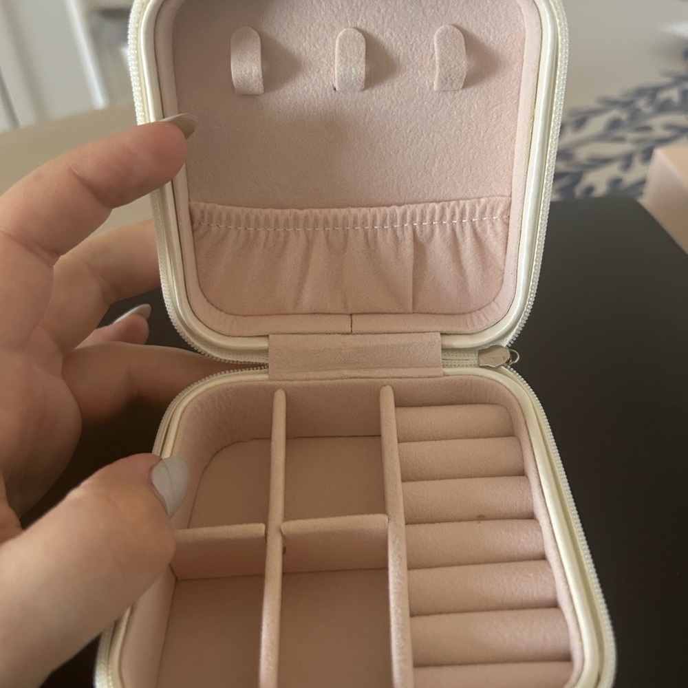 Jewelry box